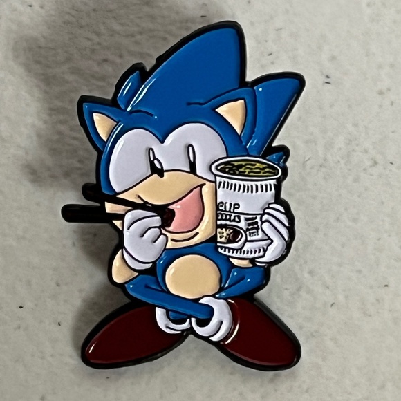 Sonic The Hedgehog Eating Ramen Enamel Pin Pins Brooch Pins Hats Gaming Gamer - Picture 1 of 7